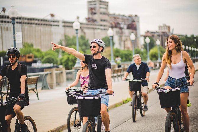 Bike / E-bike Tour : Downtown, Old Montreal, Waterfront by Fitz - Where the Ride Starts: Parc Jeanne-Mance to Mount Royal Park Views