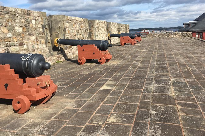 Black Wood Tours: Fortress of Louisbourg Tour - Louisbourg Lighthouse: 45 minutes for views, photos, and a breather