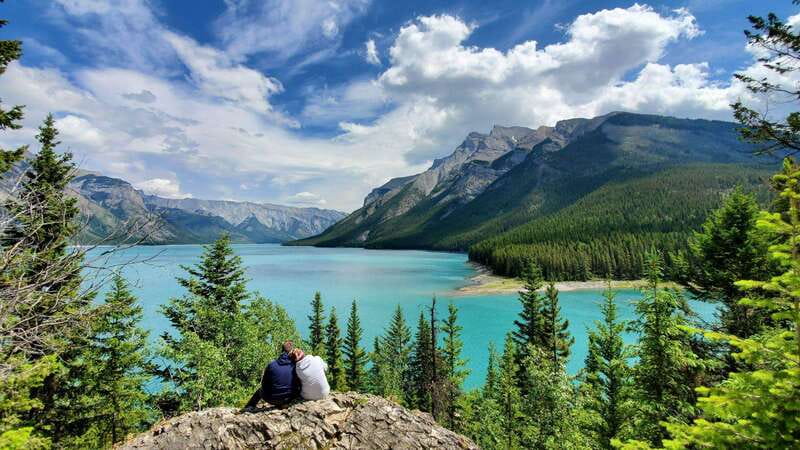 Calgary: 2-Day Banff National Park Highlights Summer Tour - Guides, humor, and photo tips that make the views easier to capture