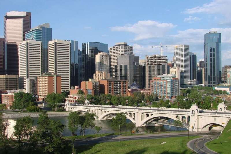 Calgary: 3.5-Hour Bus City Tour with Gasoline Alley Museum - Scotsman’s Hill: the best skyline photo you can actually plan for