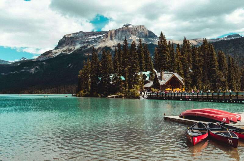 Calgary: 3-Day Lake Louise, Moraine, Emerald, Yoho, Icefield - Guides, group pace, and when plans flex in the real world