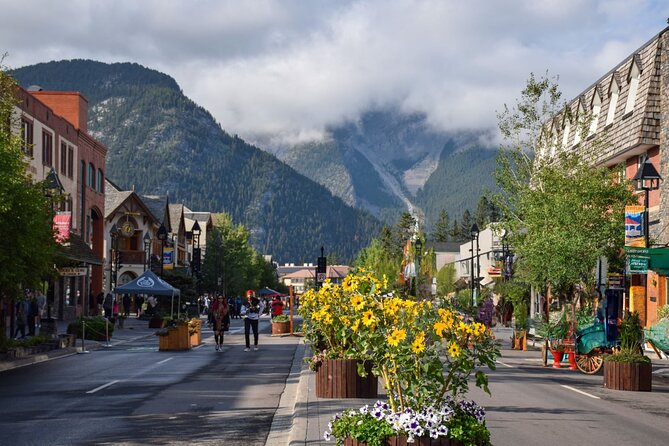 Calgary/Banff: Gondola, Upper Hot Spring, Bow Fall & Top 3 Lakes - Lake Minnewanka: the glacier-lake stop with boating and easy nature time