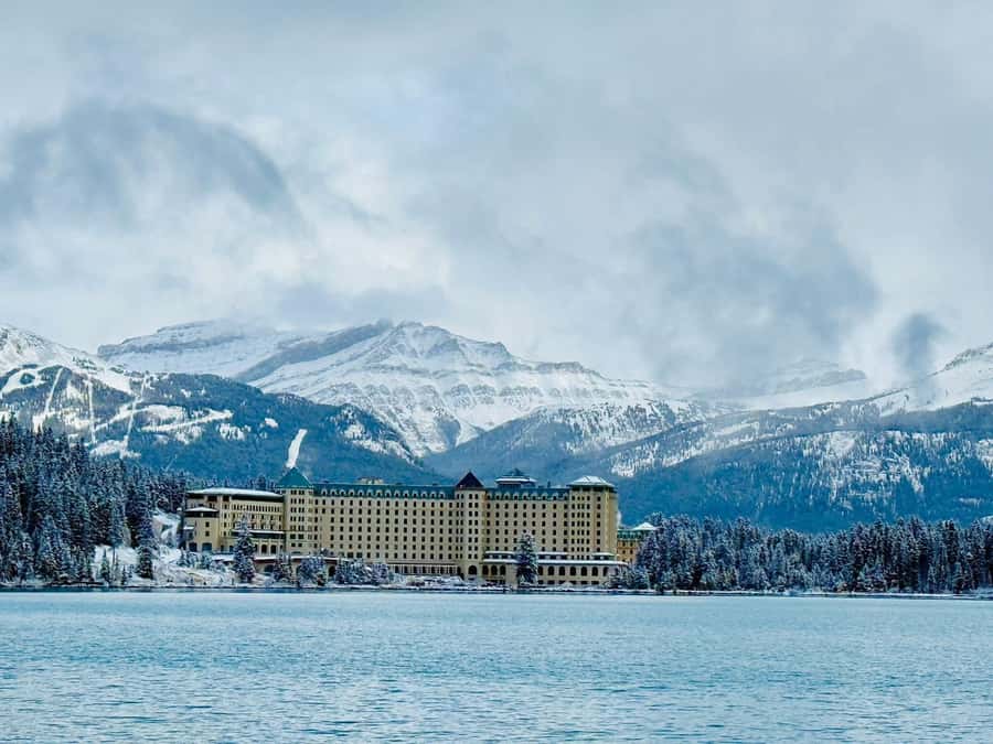 Calgary, Banff: Lake louise , Moraine ,Emerald Lake day Tour - The Canadian Rockies in one day, with less driving stress