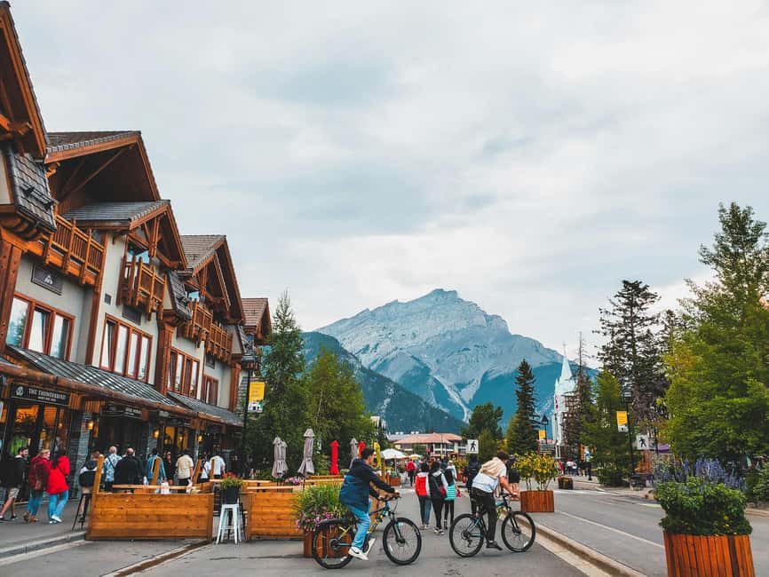 Calgary: Banff Top Lakes Tour with Banff Town Visit - Moraine Lake timing, turquoise views, and winter alternatives