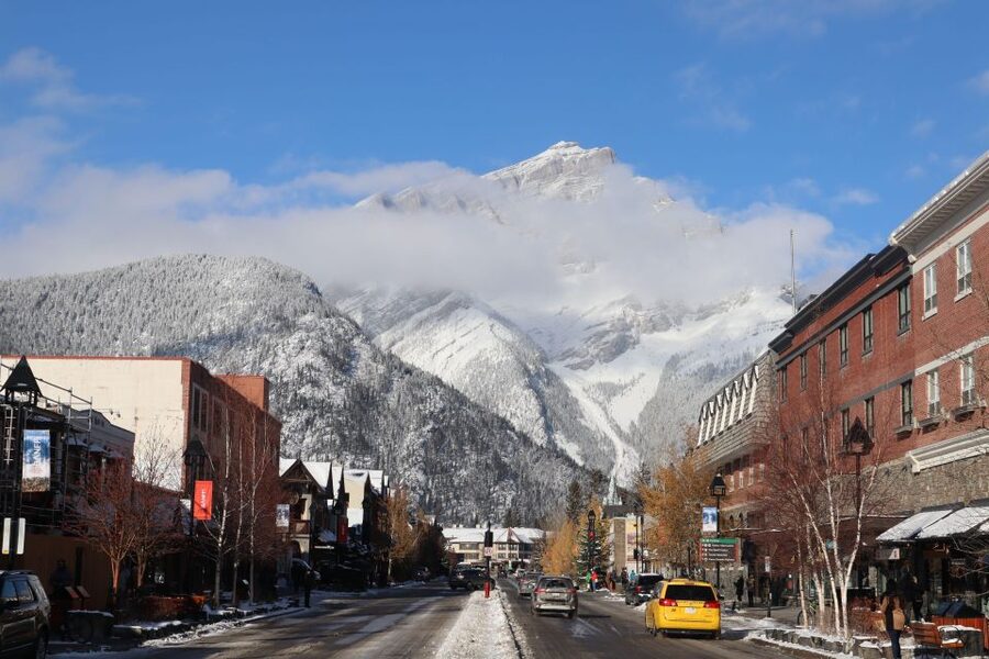 Calgary/Canmore: Banff National Park & Lake Louise Day Trip - Price and Value: Is $86 Per Person a Good Deal?