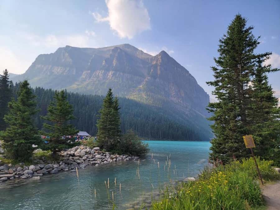 Calgary/Canmore: Banff National Park & Lake Louise Day Trip - Moraine Lake and Lake Louise: Two Icons, Two Different Kinds of Wow