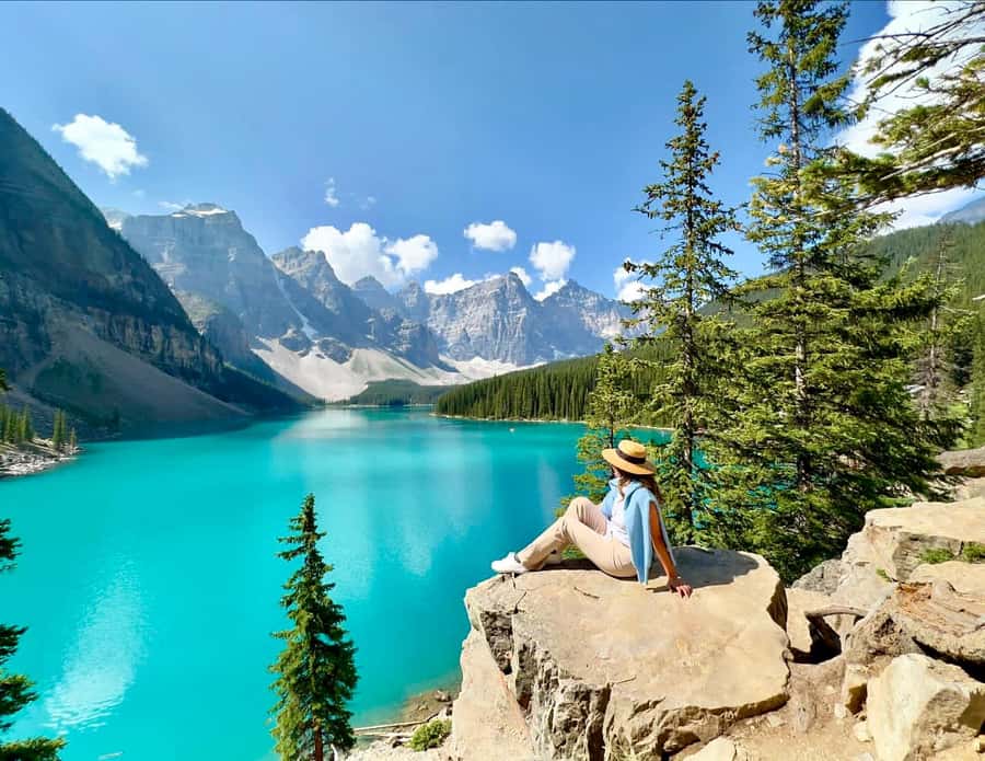Calgary/Canmore: Banff National Park & Lake Louise Day Trip - Banff Town Stop: Two Hours for Lunch, Shopping, and Resetting