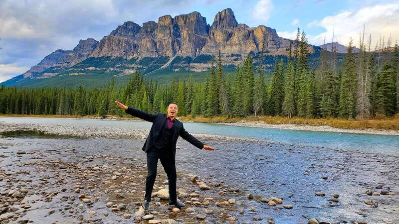 Calgary: Glaciers, Mountains, Lakes, Canmore and Banff Tour - Lake Louise: icons, optional walks, and winter add-ons