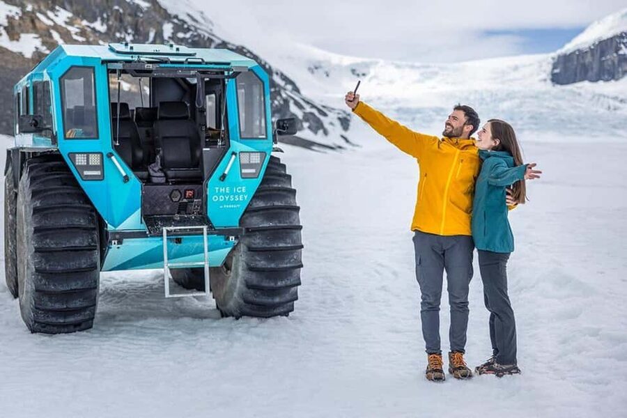Calgary: Icefield Adventure, Skywalk and three Glaciers Tour - Herbert Lake and Bow Lake: the calm before the scale