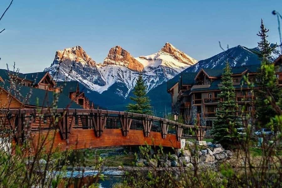 Calgary: Radium Hot Springs & Marble Canyon Day Trip - Banff Main Street Time: Shopping and Mountain Views on Your Terms
