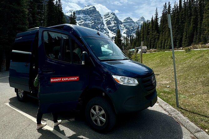 Calgary YYC Airport: Hassle-free Private Transfer to Lake Louise - Meeting points by airline, a simple checklist before you arrive