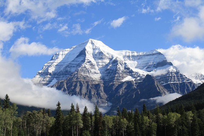 Canadian Rocky Mountains & Banff 5-Day Premium Tour - Day 1: Kelowna wine tasting and a lakefront Salmon Arm check-in