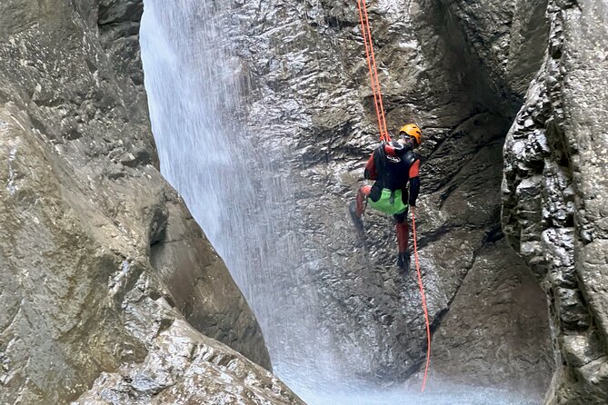Canyoning half day - Heart Creek Canyon (beginner level) - Five rappels, slides, scrambling: what happens from upper to lower canyon