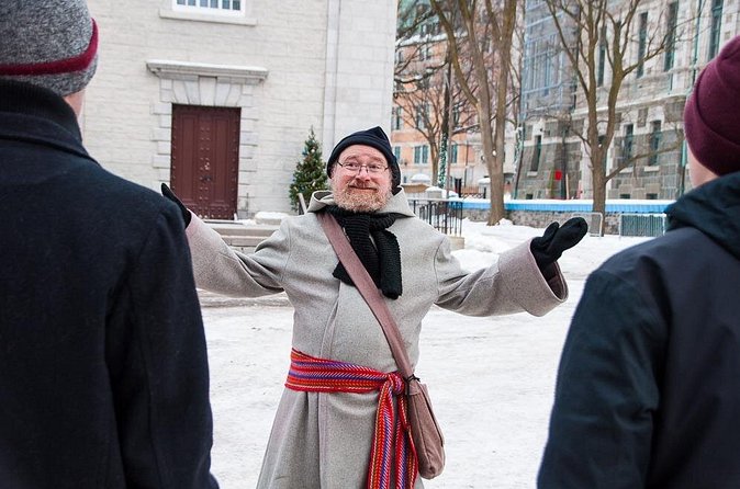 Christmas Magic in Old Quebec - Petit-Champlain at Christmas Time: Old Streets, French Roots, Great Photos