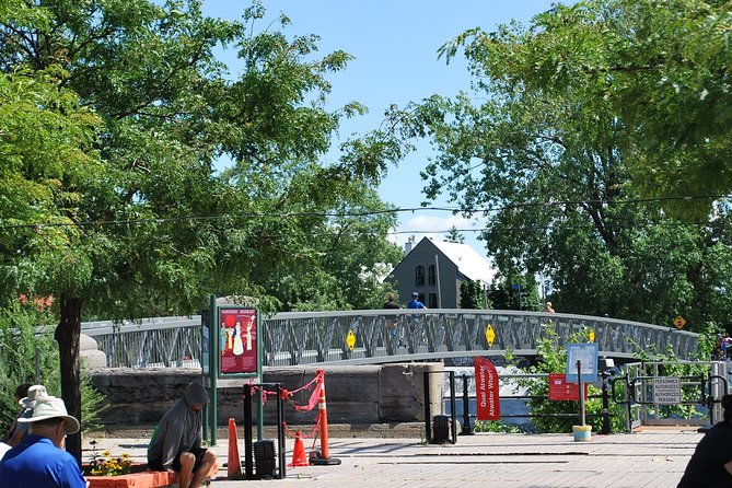 City tour; Like a Montrealer - Stop 3: Centre Eaton de Montreal as a landmark stop