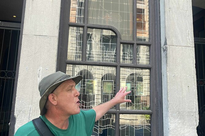 Colonial Secrets of Old Montreal Walking Tour - Cours Le Royer: Hotel Dieux hospital site and why it matters