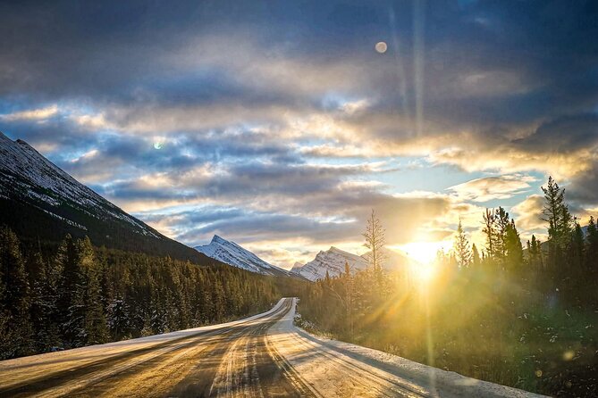 Columbia Icefield, Crowfoot Glacier and Bow ,Peyto Lake Tour - Columbia Icefield Discovery Centre: Athabasca Glacier time when it’s open