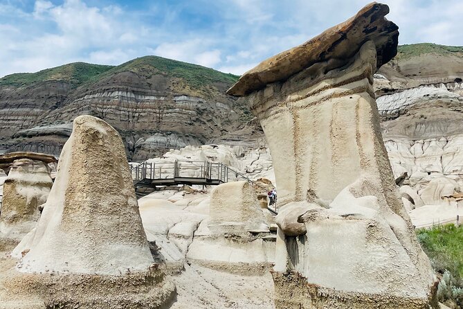 Day of Dinosaurs & Hoodoos from Calgary to Drumheller Badlands - Horseshoe Canyon and the photo-line start