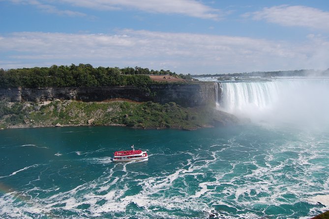 Day-Trip from Toronto to Niagara Falls with skip-the-line boat - If the boat is paused: Journey Behind the Falls in winter