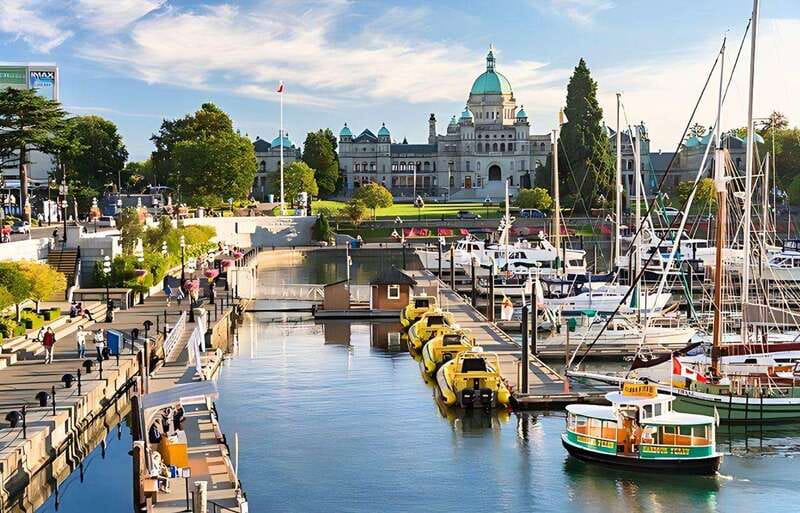 Day Trip from Vancouver to Victoria and Butchart Gardens - Group Size and Comfort: When a Big Bus Affects the Experience