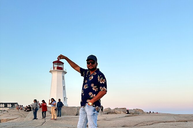 Day Trip to Lunenburg, Mahone Bay and Peggy's Cove from Halifax - Stop 2: Mahone Bay in 30 minutes, three churches and quick browsing