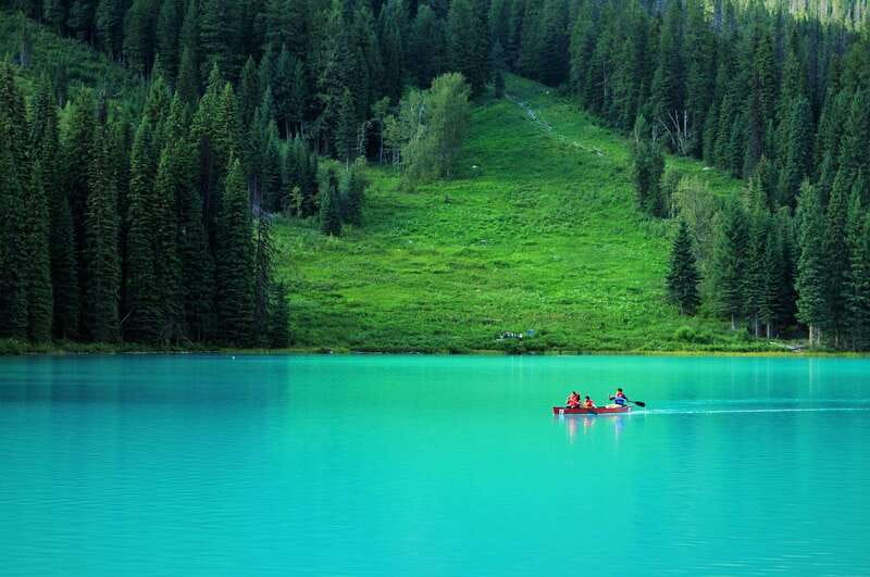 Deep Day Tour to Emerald, Moraine, Louise Lake, J. Canyon... - Lake Louise Village: Lunch Break and Why the Water Turns Turquoise