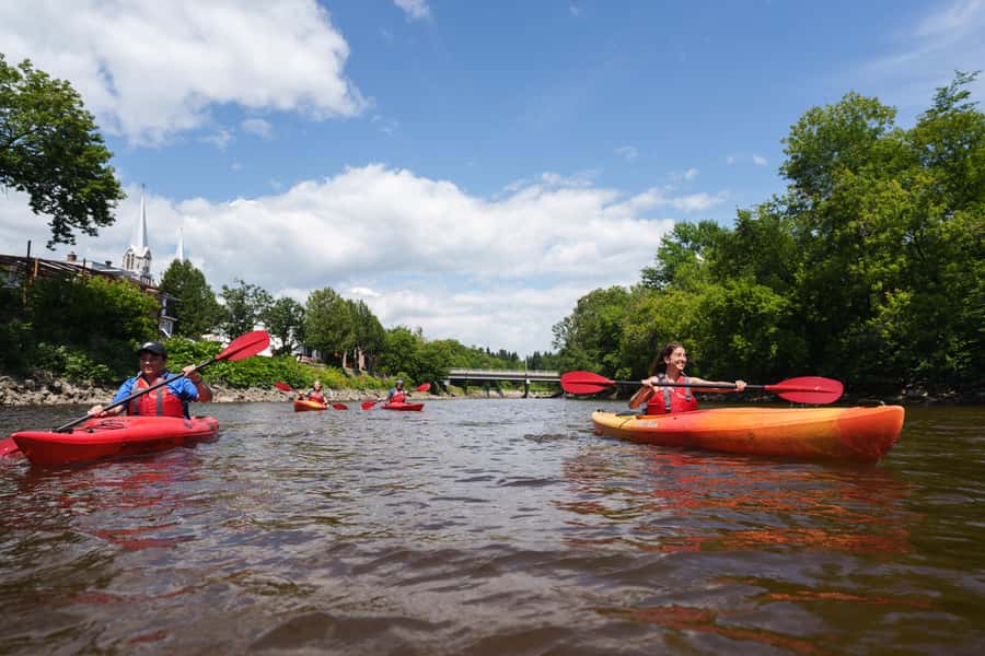 Descent of the Gouffre River in Baie-St-Paul, Charlevoix - La Familiale - A gentle 8 km kayak descent on the Gouffre River (Baie-Saint-Paul)