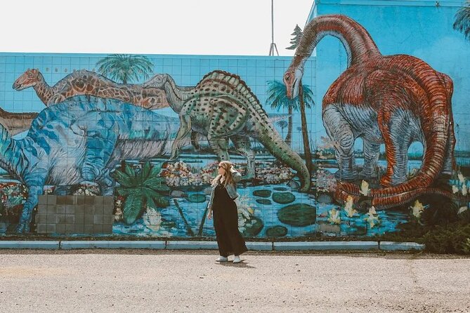 Dinosaurs, Canyons & Ghost Towns: Ultimate Drumheller Day Tour - Guides, logistics, and what to pack for a smooth day
