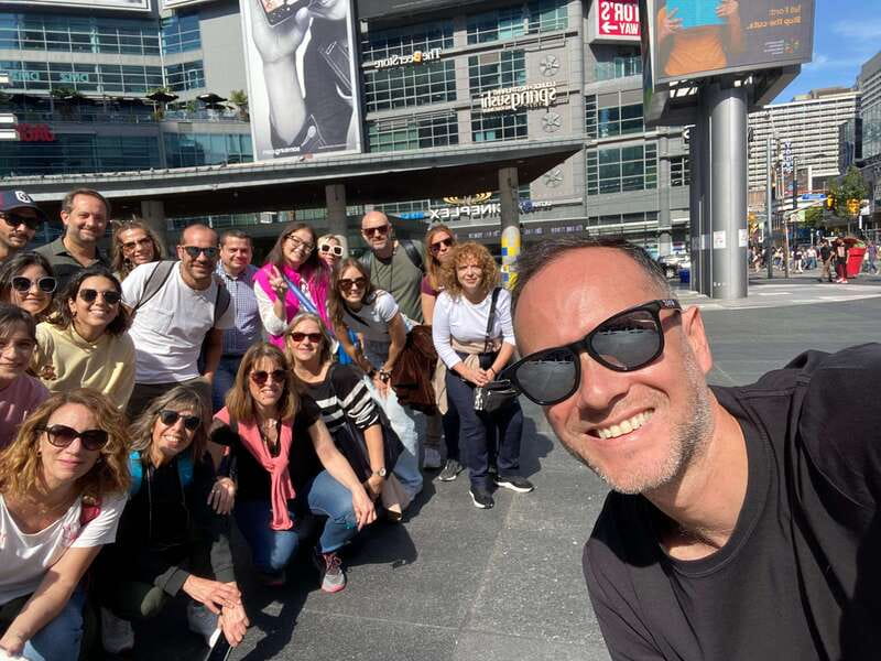 Downtown Toronto: Walking tour experience. English/Spanish - Key Points at a Glance