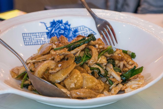 Downtown Vancouver Asian Food Tour by Vancouver Foodie Tours - Stop 2: Kirin Restaurant for classic Chinese comfort and daily dim sum
