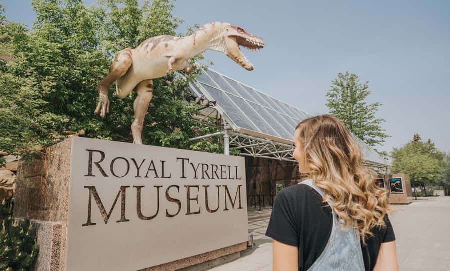Drumheller: Dinosaurs, Canyons, & Hoodoos Day Tour - Why Drumheller works as a one-day outing from Calgary