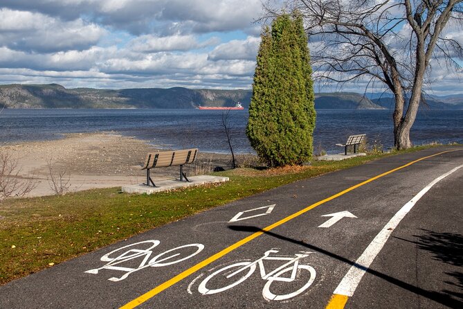 E-bike Rental - 3 hour along the shoreline Bike Path - Riding the Shoreline Bike Path on Baie des Ha! Ha!