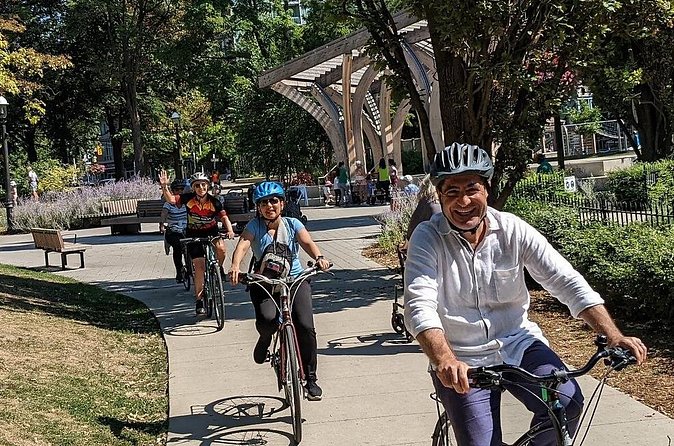 E-bike Toronto's Dynamic Neighbourhoods - Stop-by-stop: what you’ll see and what to pay attention to