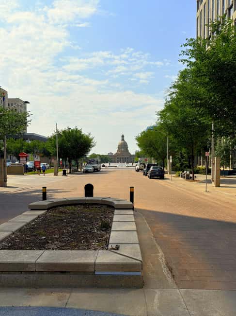 Edmonton: City Highlights Walking Tour | 3-Hour - Starting at Frank Oliver Park in front of the Fairmont Macdonald Hotel