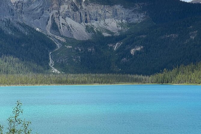 Emerald Lake Lake Louise Moraine Lake Half Day Tour - Guide quality, audio reality, and the small-group advantage