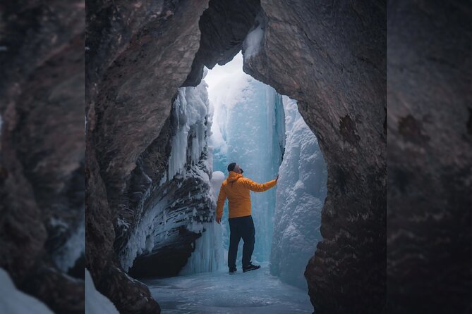 Emerald Lake,Natural Bridge, Wapta Falls & Takakkaw Falls in Yoho - Lake Louise in winter: turquoise turns into ice wonderland