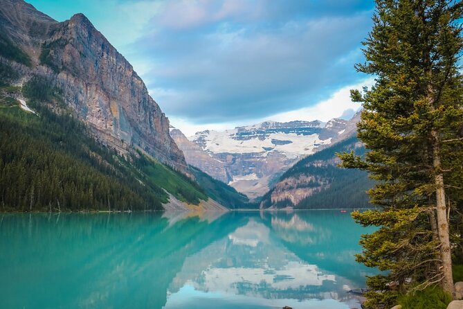 Experience Golden Hour at Moraine and Lake Louise - Moraine Lake at Dusk: The Valley of the Ten Peaks Effect