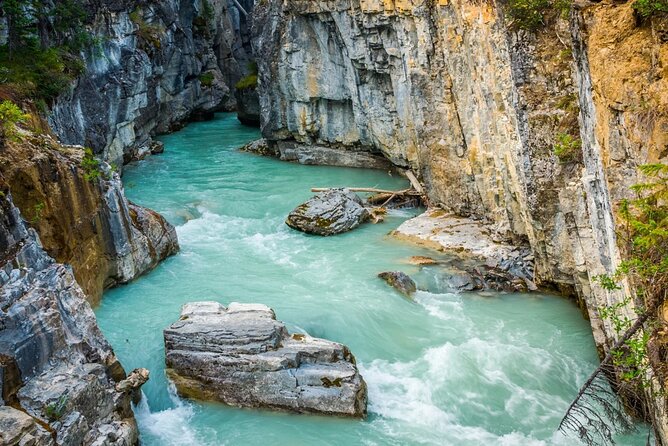 Explore 3 National Parks - Exclusive Small Group Tour - Emerald Lake in Yoho: turquoise calm with 45 minutes that actually work