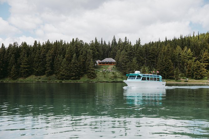 Explore Jasper Tour with Maligne Lake Cruise - Spirit Island shore time: the iconic shot, plus a small timing reality