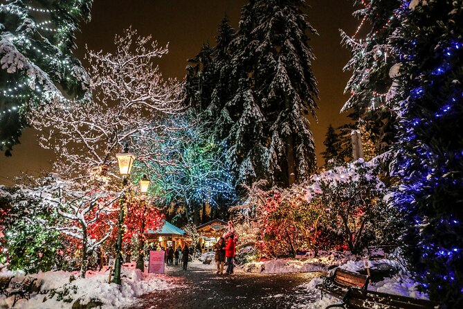 Explore Vancouver City & Capilano Suspension Bridge Canyon Lights - Stanley Park in 20 Minutes: Totem Poles at Brockton Point