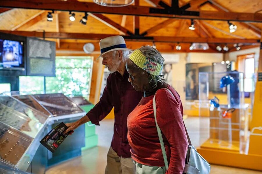Exporail, the Canadian Railway Museum - Exporail in a nutshell, a railway museum with real places to stand