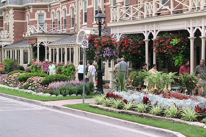 Fall for Niagara Tour - Food, restrooms, and comfort on board the bus