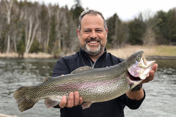 Fly Fishing Guided Experiences - Break time on the river: snacks, non-alcoholic drinks, and a reset