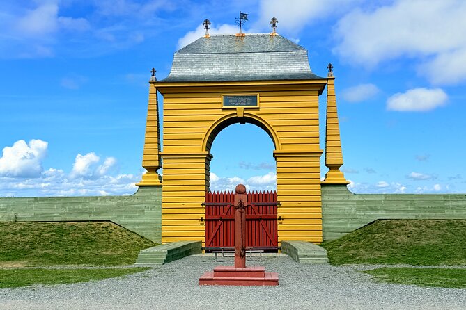 Fortress of Louisbourg Tour - Louisbourg Lighthouse timing, 15 minutes for big coastal context