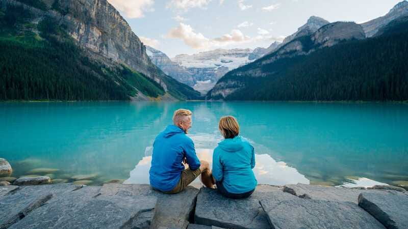 From Banff: Louise & Moraine Lake Guided Hiking Day Trip - Guide Quality and Small-Group Comfort in the Van