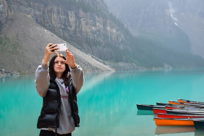 From Banff: Shuttle Service to Moraine Lake & Lake Louise - Lake Louise in 75 Minutes: Walk Smart for the Best Photos