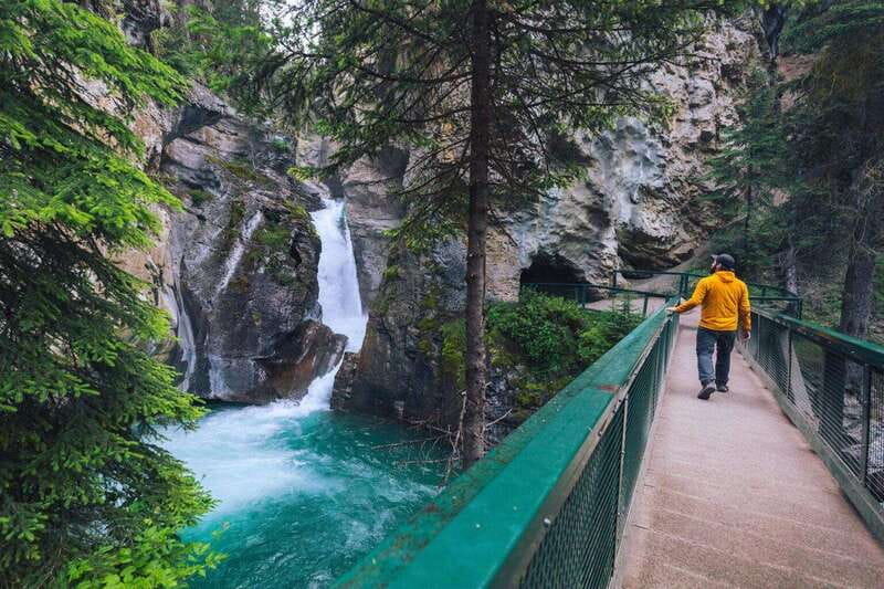 From Calgary: Banff, Moraine Lake and Lake Louise Tour - The day trip rhythm from Calgary, long roads included