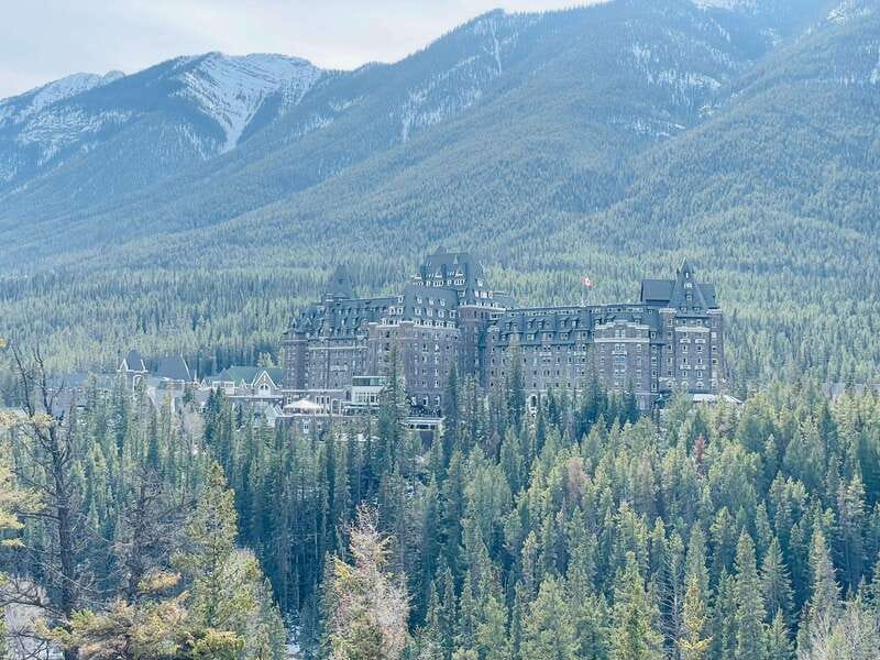 From Calgary: Banff, Moraine Lake and Lake Louise Tour - Price and value around $101 per person
