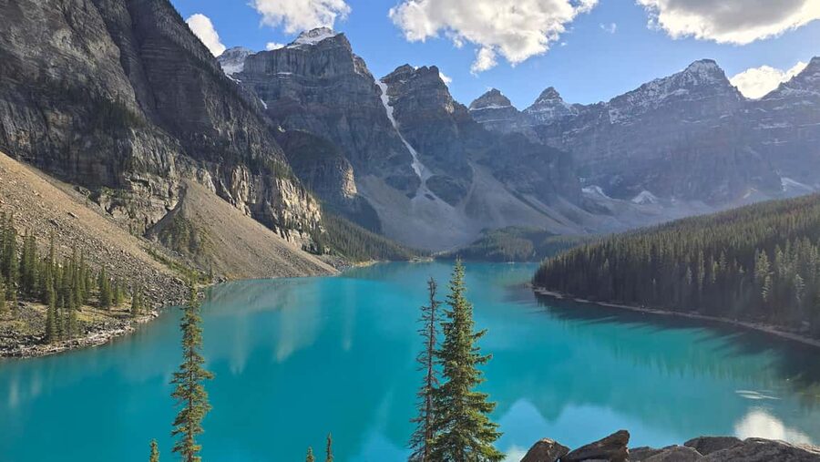 From Calgary/Banff: Moraine Lake & Lake Louise Half-Day Tour - Lake Louise: Chateau Views, Guided Context, and Short Walk Time
