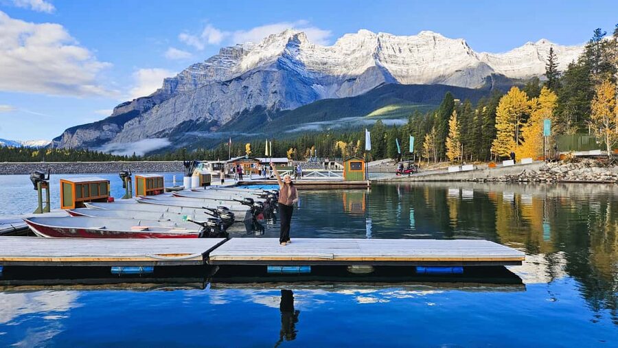 From Calgary to Banff: Day Trip with Wolfdog Sanctuary Visit - What to Bring for a Comfortable Day in the Cold and Sun